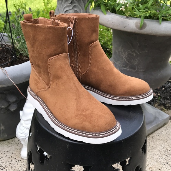 Worn twice - target Universal thread boots - Picture 4 of 4